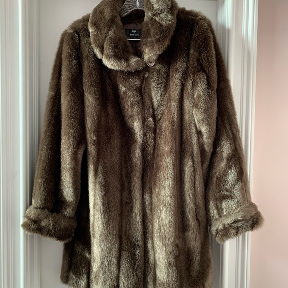 dennis basso Jackets & Blazers - GORGEOUS DENNIS BASSO FAUX FUR COAT SIZE SMALL BUT FITS LARGER